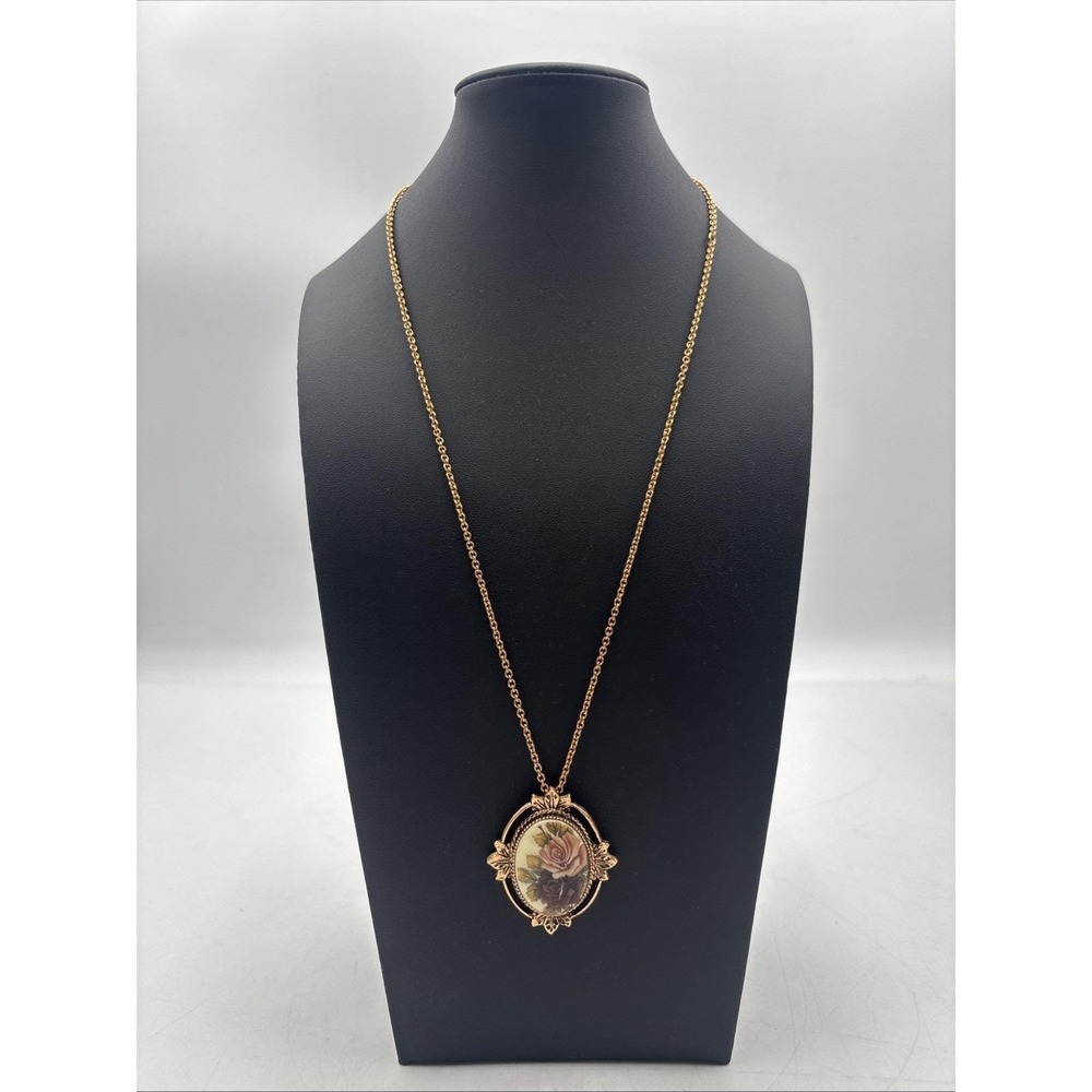 Vintage Sarah Coventry Gold Tone Floral Pink Red Roses Cameo Pendant Necklace